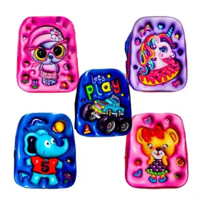 Mochila chica infantil con 2 compartimentos, diseños con relieve, luc…