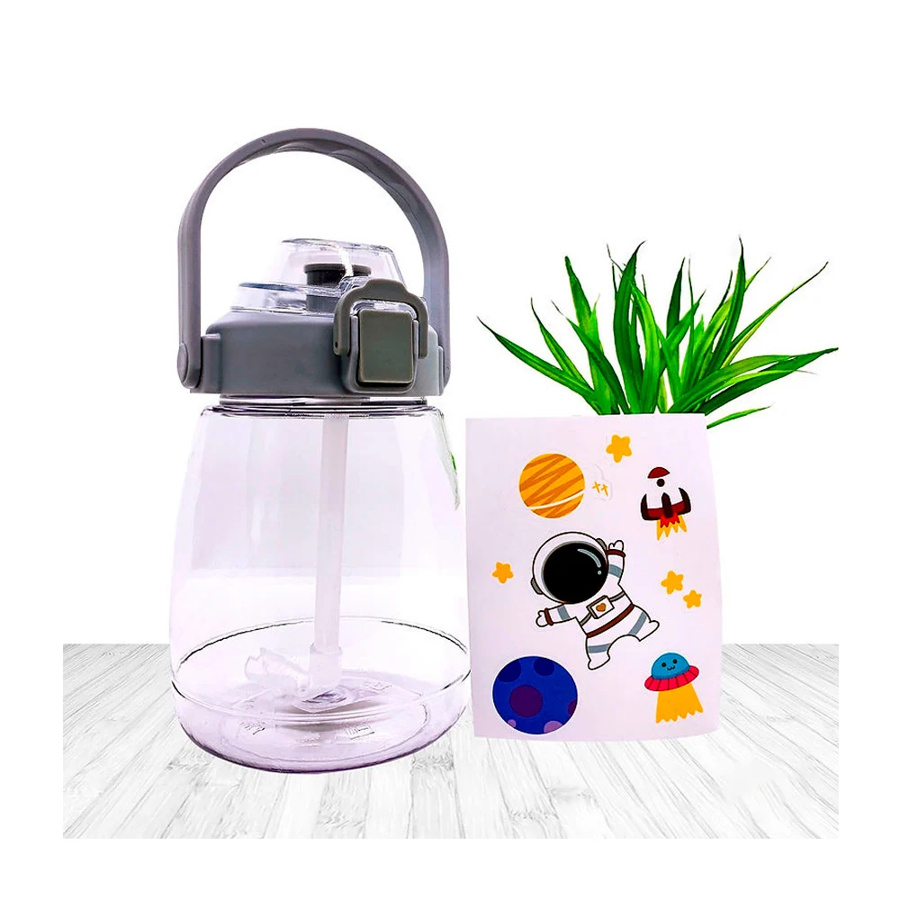Botella de plástico transparente con stickers de personajes animados,…