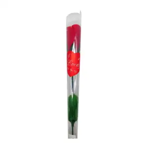 Rosa, flor roja artificial con hojas / i love you