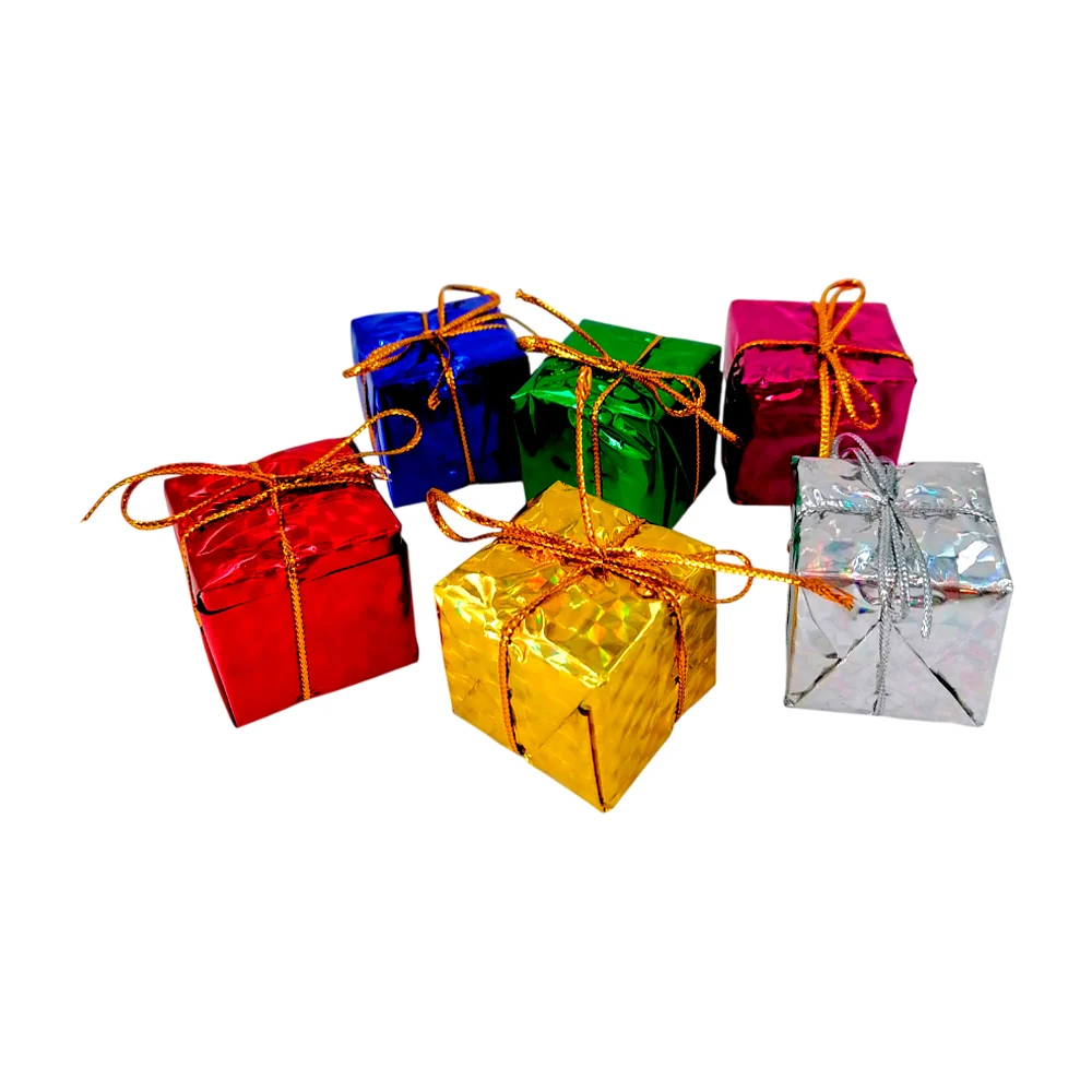 Paquete con 6 adornos colgantes navideños en forma cajas de regalo, v…