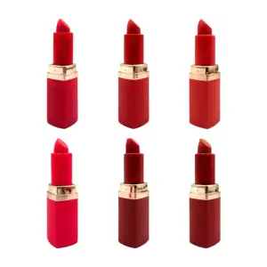 Labial en barra retráctil en efecto matte con diseño liso y línea dor…