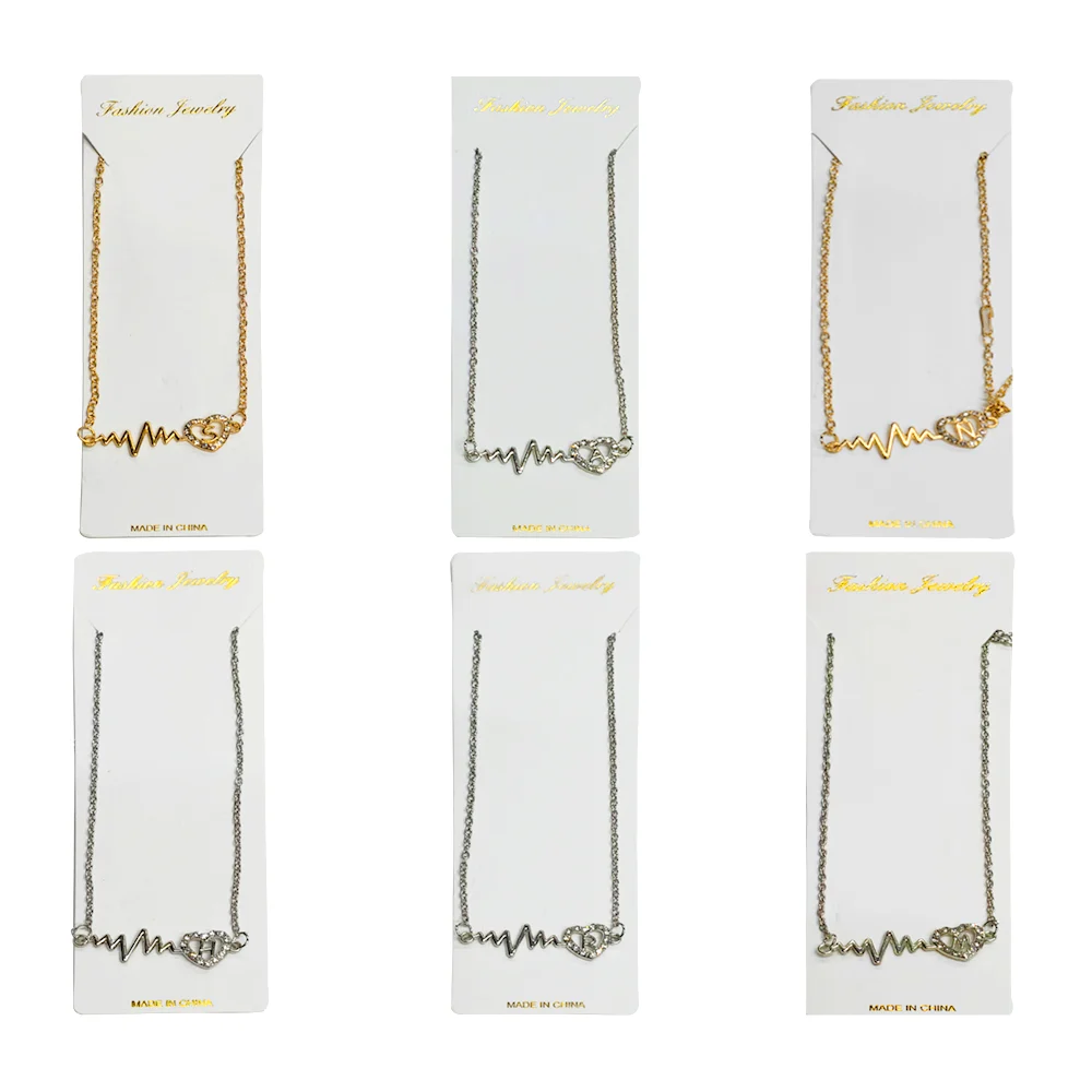 Collar / cadena en color plateado o dorado con dije de corazón / fash…