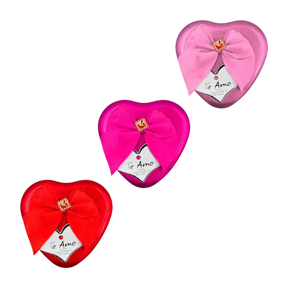 Estuche metálico mediano en forma de corazón con rosas artificiales, …