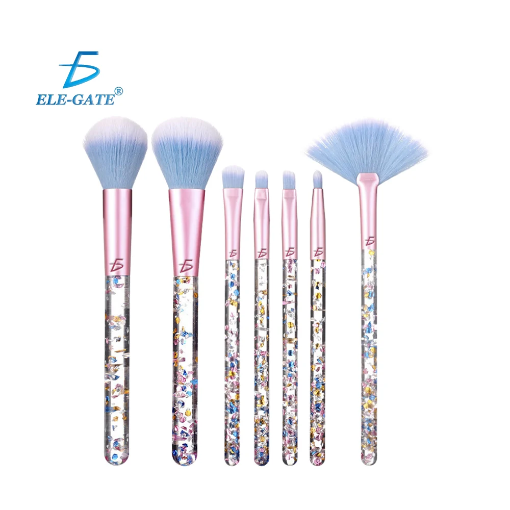 Paquete con 7 brochas para maquillaje de diferentes modelos, con mang…