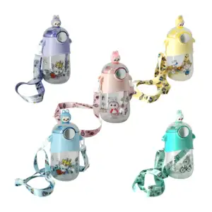 Botella cantimplora con correa, popote, capacidad de 700ml y estampad…