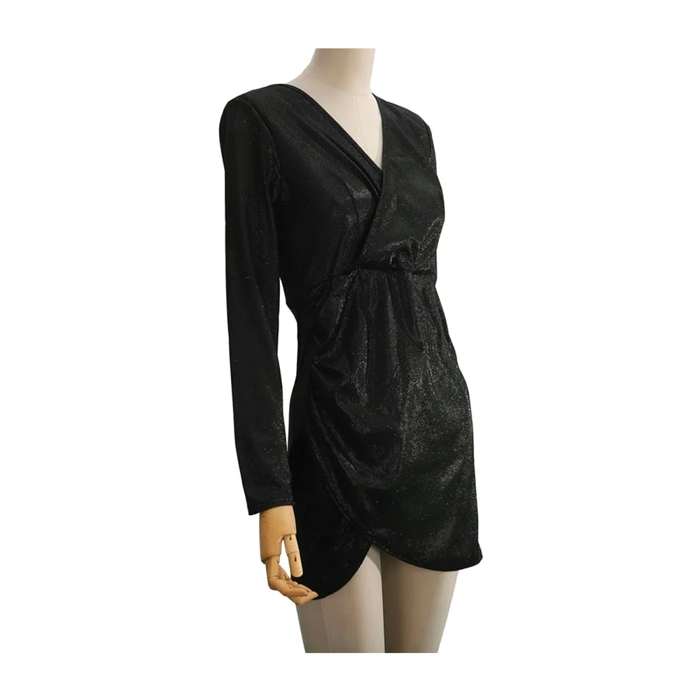 Vestido de manga larga en color negro con brillos y escote en forma d…