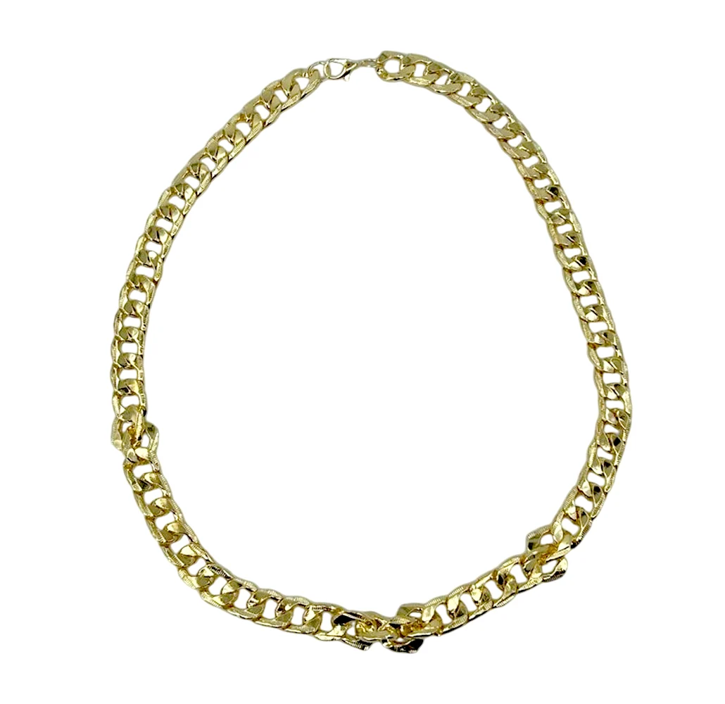 Collar tipo cadena de fantasia en color dorada con 1cm de grosor / x-…
