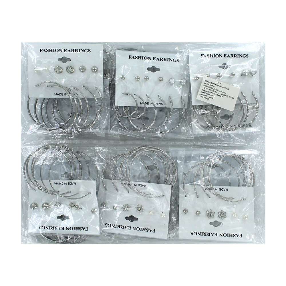 Blíster con 6 pares de aretes de fantasía en color plata, variedad de…