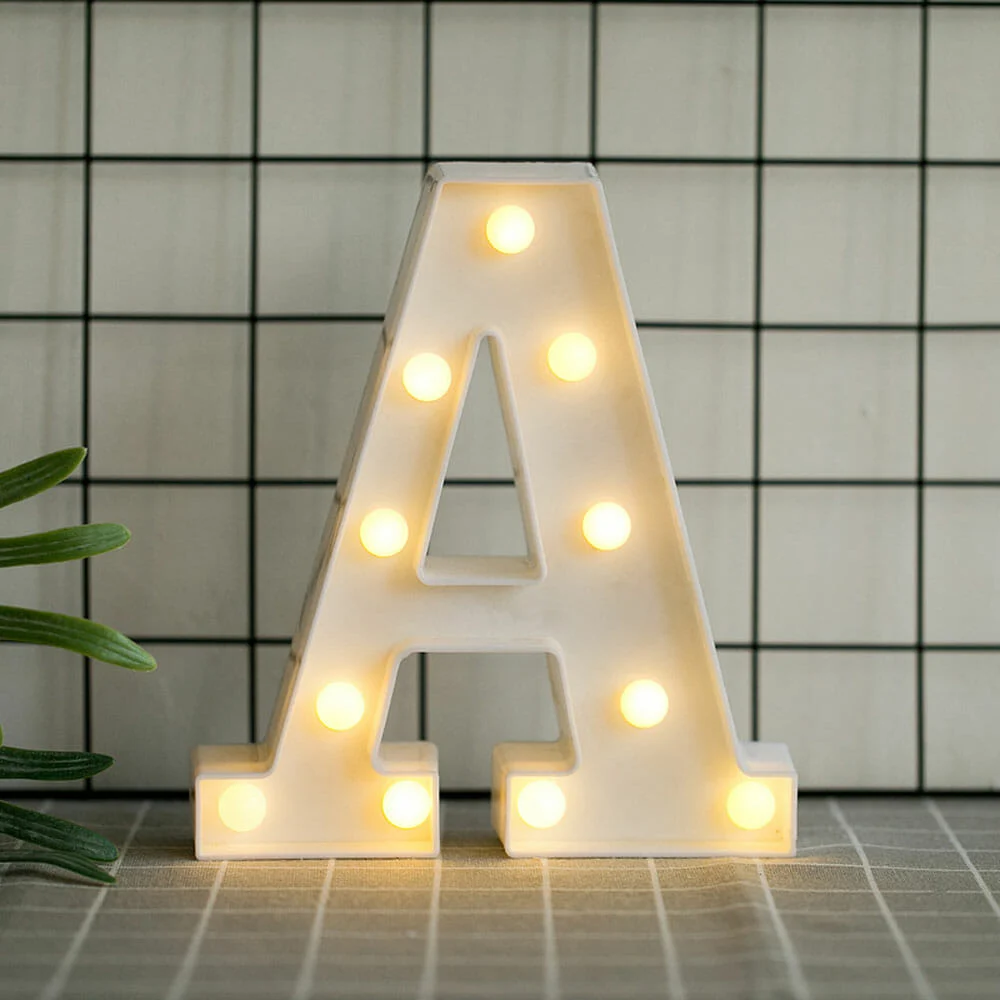 Lámpara de escritorio con diseño de la letra A / led.54.a