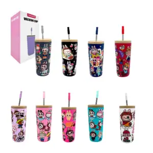 Termo metálico cilíndrico, con tapa, popote metálico y estampado de l…