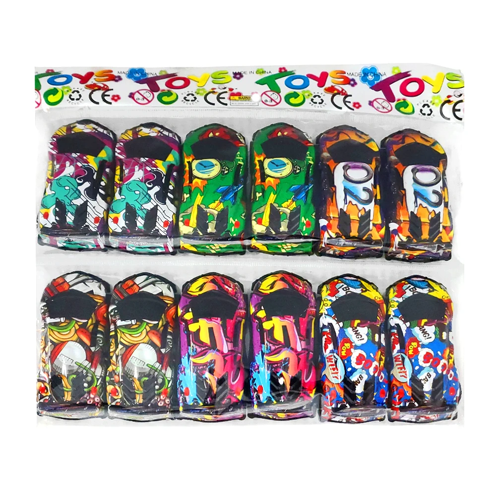 Paquete con 12 mini carros de fricción con estampado tipo grafitti / …