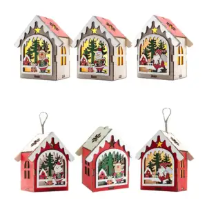 1pza Adorno colgante en forma de casita de 8.5cm con personajes anima…