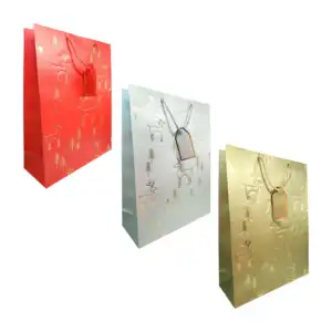 Bolsa de regalo navideña con detalles dorados y diseño de renos, 42x3…