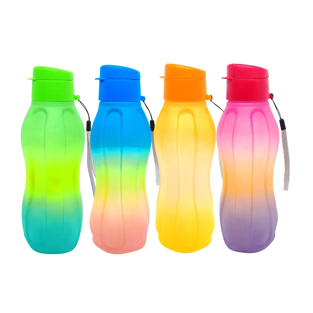 Botella de plástico con capacidad de 600ml, tricolor, color surtido +…
