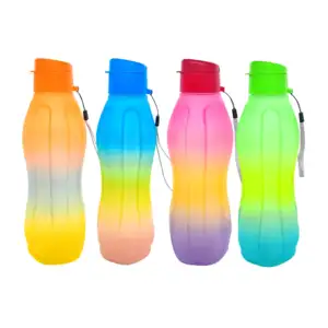 Botella tricolor cilíndrica con capacidad de 1lt, color surtido + asa…