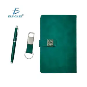 Set de regalo, libreta con broche magnético, pluma + llavero / off.14