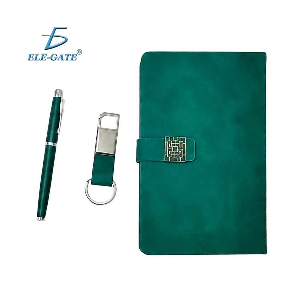 Set de regalo, libreta con broche magnético, pluma + llavero / off.14