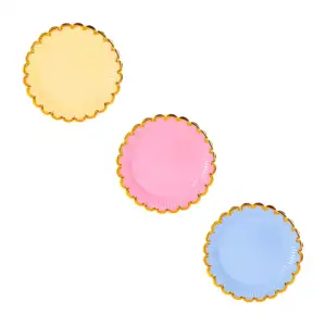 Paquete de 10 platos con forma de flor y orilla dorada para pastel, 2…