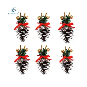 Set de 6 adornos navideños colgantes de garapiña con fallaje y esfera…
