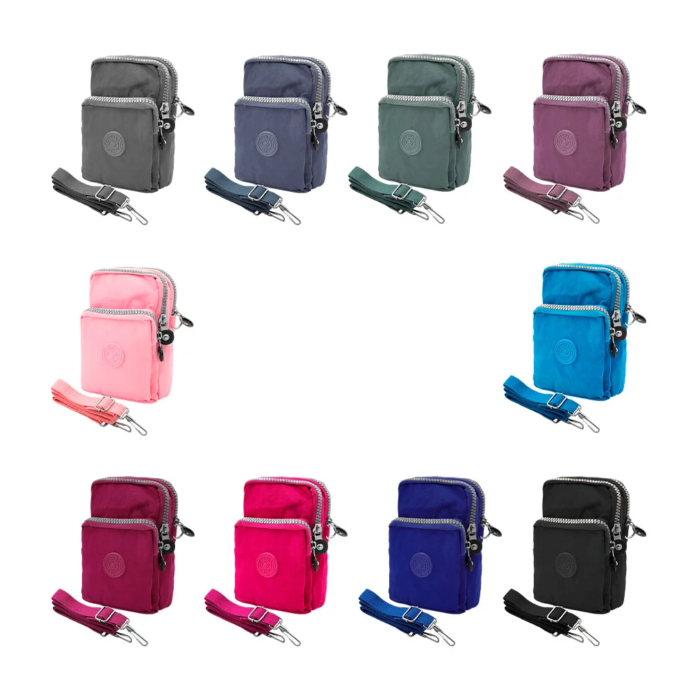 Bolsa portacelular de tela con 3 compartimentos, logo al frente corre…