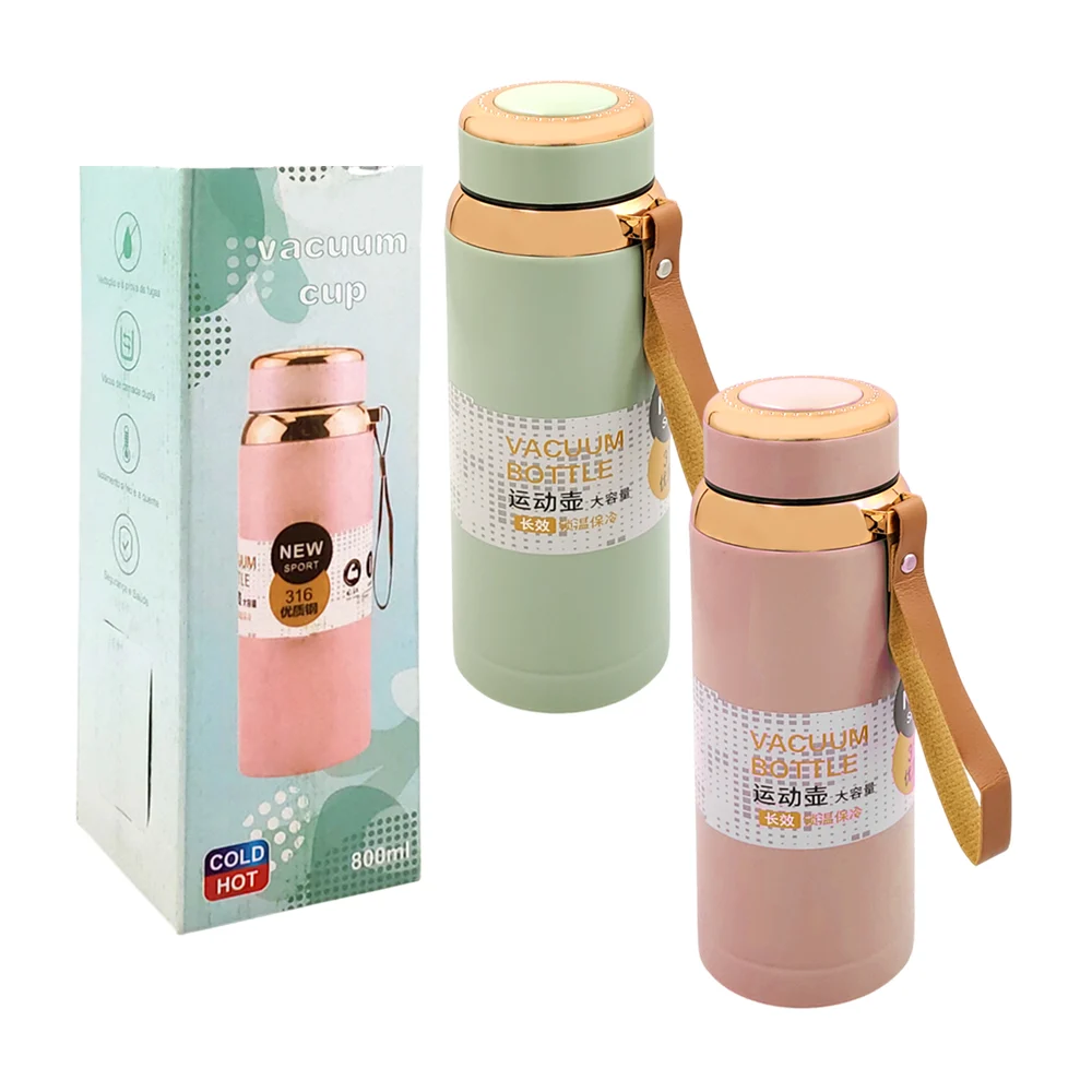 Botella termo sport de 800ml con detalles metálicos y asa de piel, va…
