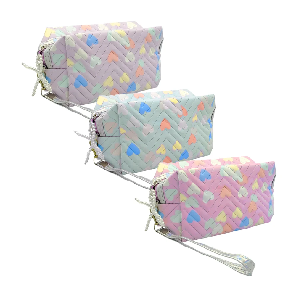 Cosmetiquera acolchada con estampado de corazón y colgante de perlas,…