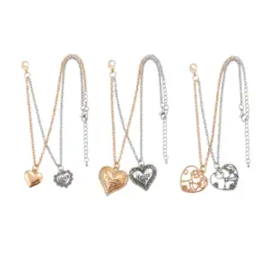 Collares a dúo, plata y oro, con temática de enamorados y detalles de…