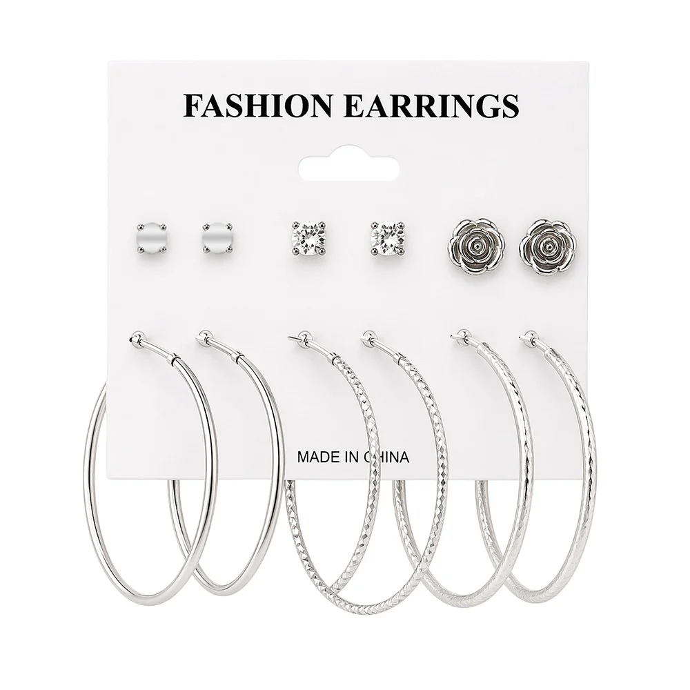 Blíster con 6 pares de aretes de fantasía en color plata, variedad de…