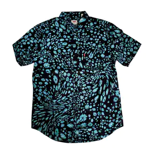 Camisa levis original casual, manga corta con estampado de mini flore…