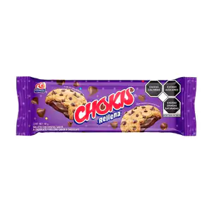 Paquete de galletas chokis, galleta con chispas de chocolate y rellen…