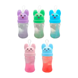 Bote pequeño de slime en forma de ratón o conejito con figuritas torn…