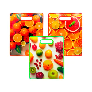 Tabla para picar de plástico con estampado de frutas y contorno de co…