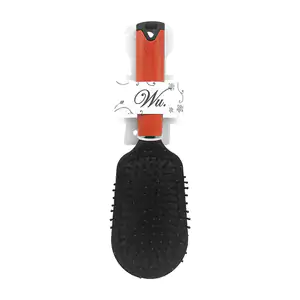 Cepillo ovalado con cerdas de plástico en color negro matte y mango e…