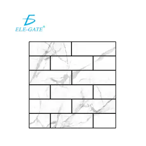 Paquete con 5 paneles adhesivos con diseño tipo ladrillo de 30x30cm y…
