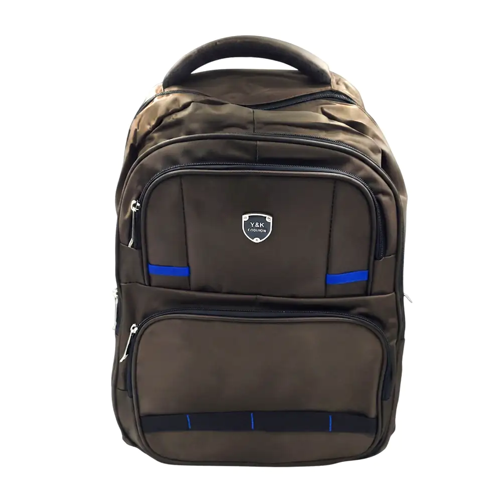 Mochila con 4 compartimentos de tela impermeable y doble cierre frontal + mini placa