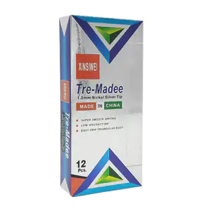 Paquete con 12 plumas triangulares de tinta negra / tre-madee