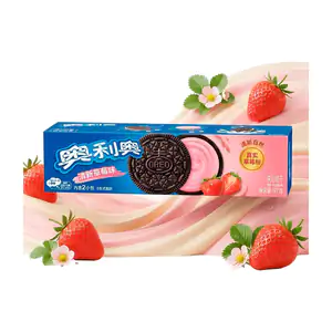 Caja con 2 paquetes de galletas oreo con relleno cremoso sabor fresa,…