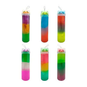 Bote de slime tricolor brilloso tapa con tipo spaghetti y diseño de g…