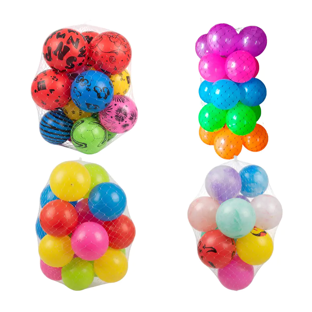 Red con 20 pelotas de plástico con diferentes colores o estampados