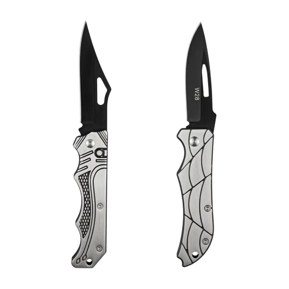 Navaja táctica de uso personal, cuchilla plegable, mango plata detalles de diseño en negro / 5297