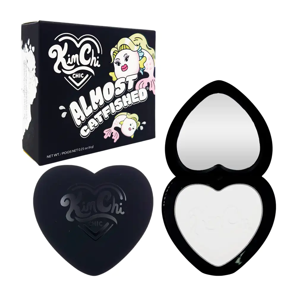 1pza polvo compacto kimchi chic almost catfished, tono white, 8g, estuche en forma de corazón / ac-02