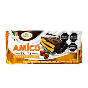 Pastelito amico de vainilla con cubierta de chocolate y relleno de av…