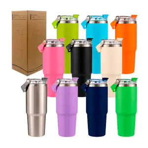 Termo con diseño liso de acero inoxidable con capacidad de 30oz + asa…